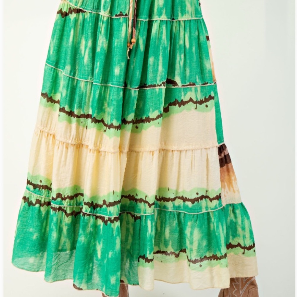 Green and Cream Tie-Dye Maxi skirt - Picture 3 of 4